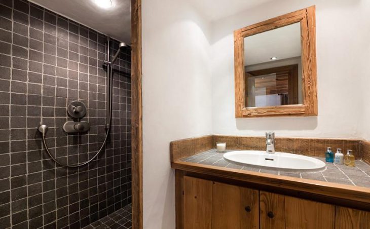 The Farmhouse, Val dIsere, Bathroom